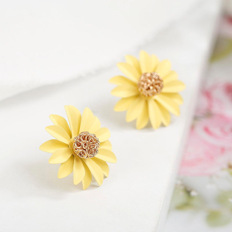 Daisy Stud Earrings - 1 pair