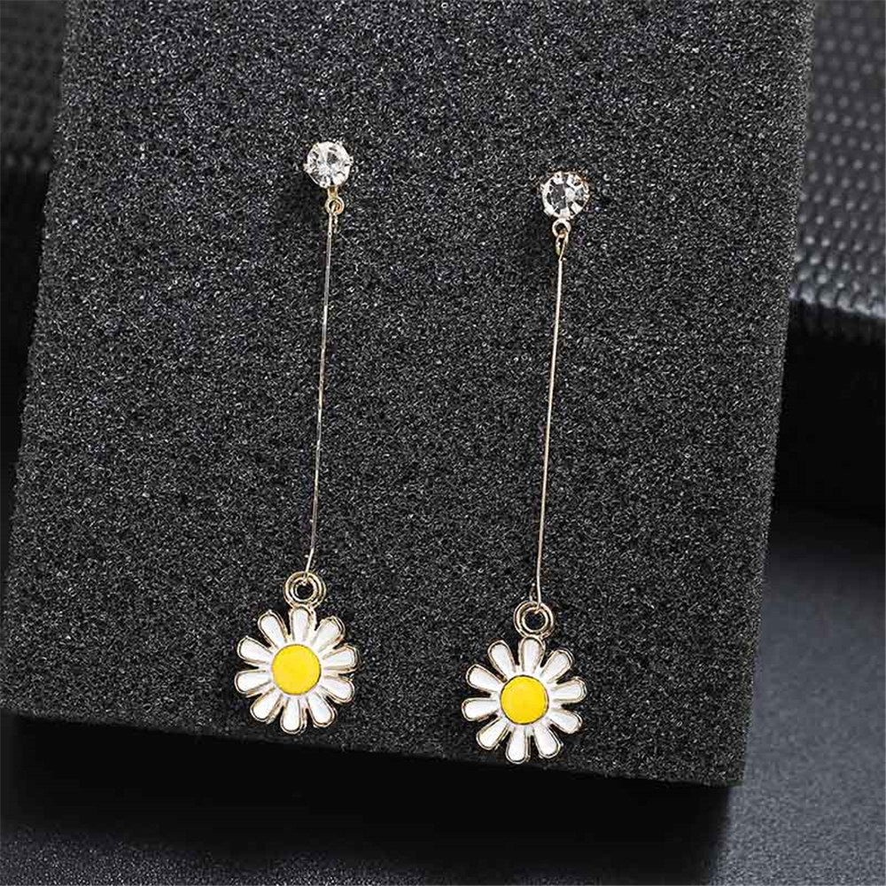 Daisy Dangle Earrings