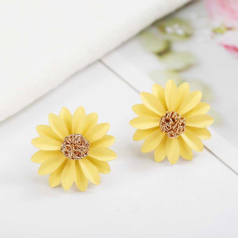 Daisy Stud Earrings - 1 pair