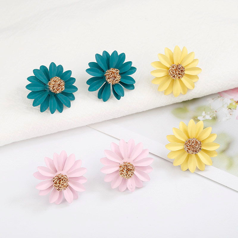 Daisy Stud Earrings - 1 pair