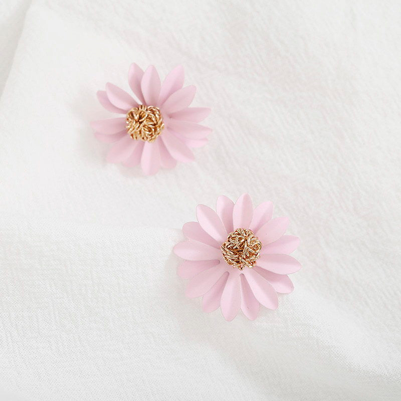 Daisy Stud Earrings - 1 pair