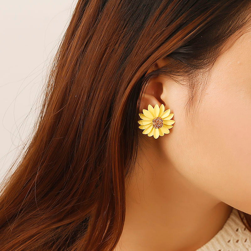 Daisy Stud Earrings - 1 pair