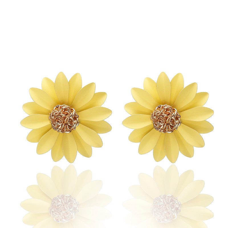 Daisy Stud Earrings - 1 pair